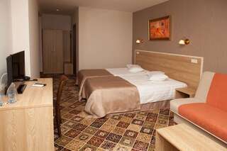 Отель Hotel Motto Стара-Загора Двухместный номер Делюкс с 1 кроватью и дополнительной кроватью (для 3 взрослых)-2